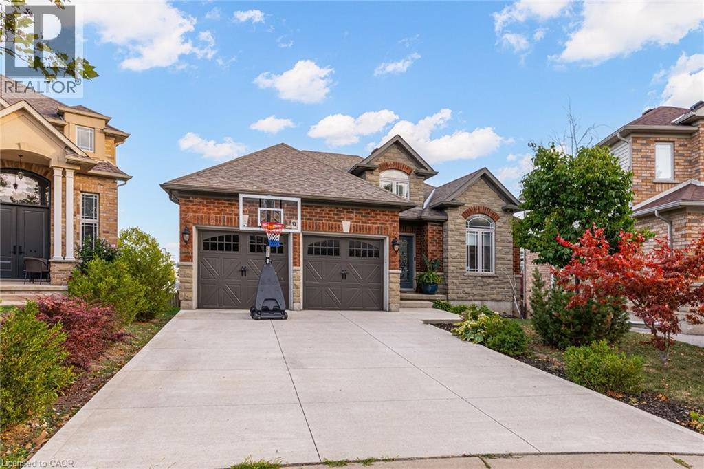Photo 1 of 91 Candlewood Drive, Stoney Creek ON