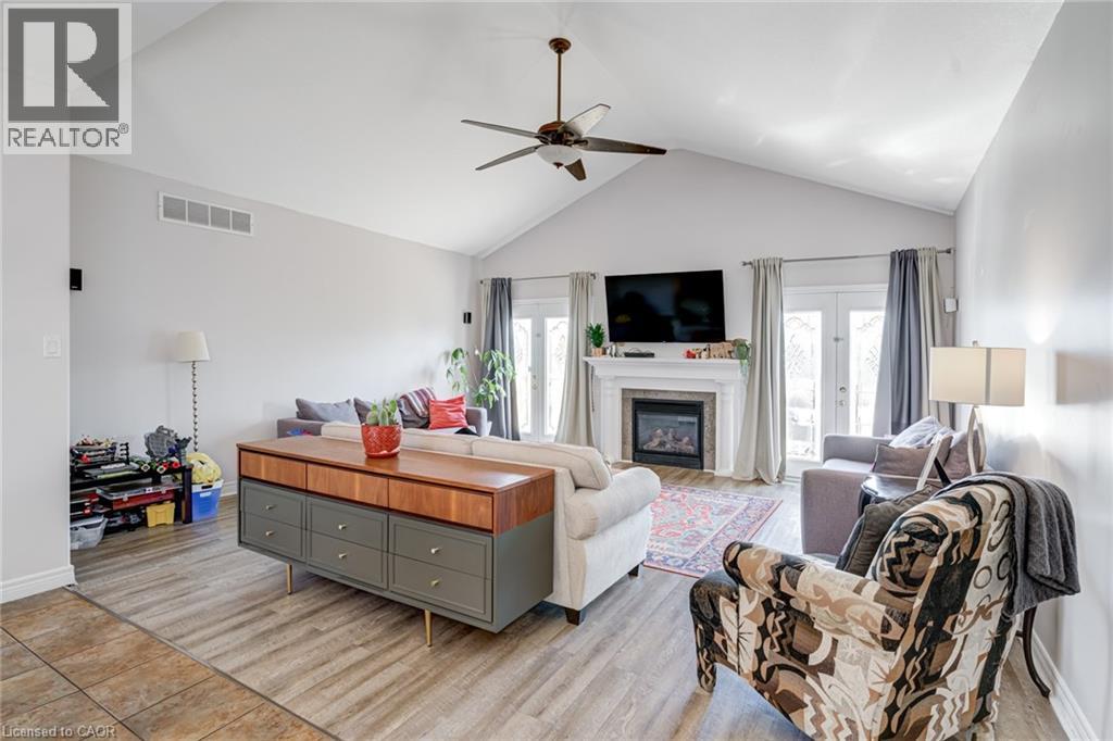 Photo 2 of 91 Candlewood Drive, Stoney Creek ON