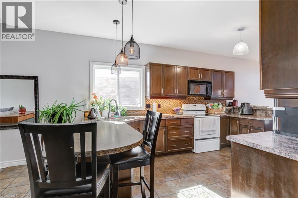 Photo 23 of 91 Candlewood Drive, Stoney Creek ON