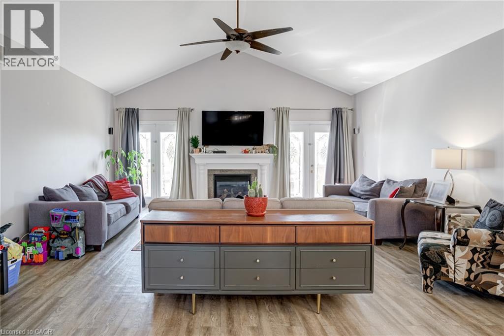 Photo 21 of 91 Candlewood Drive, Stoney Creek ON
