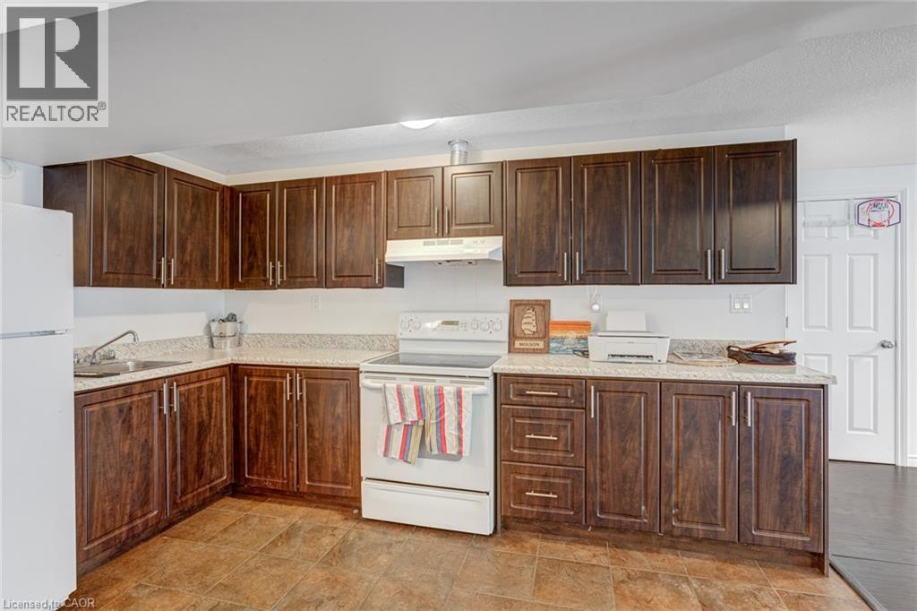 Photo 8 of 91 Candlewood Drive, Stoney Creek ON