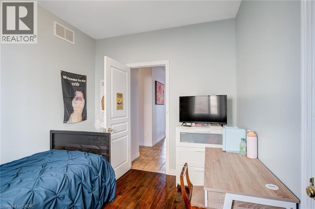 Photo 48 of 91 Candlewood Drive, Stoney Creek ON