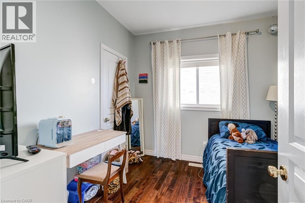 Photo 15 of 91 Candlewood Drive, Stoney Creek ON