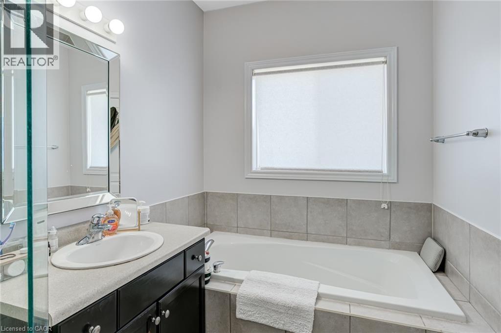 Photo 14 of 91 Candlewood Drive, Stoney Creek ON