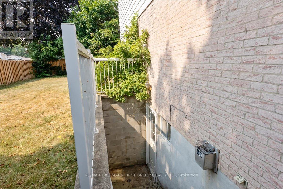 Photo 30 of 948 Cecylia Court, Pickering ON