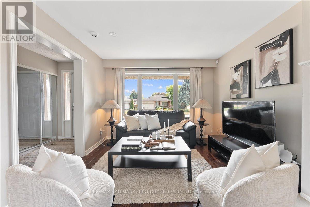 Photo 6 of 948 Cecylia Court, Pickering ON