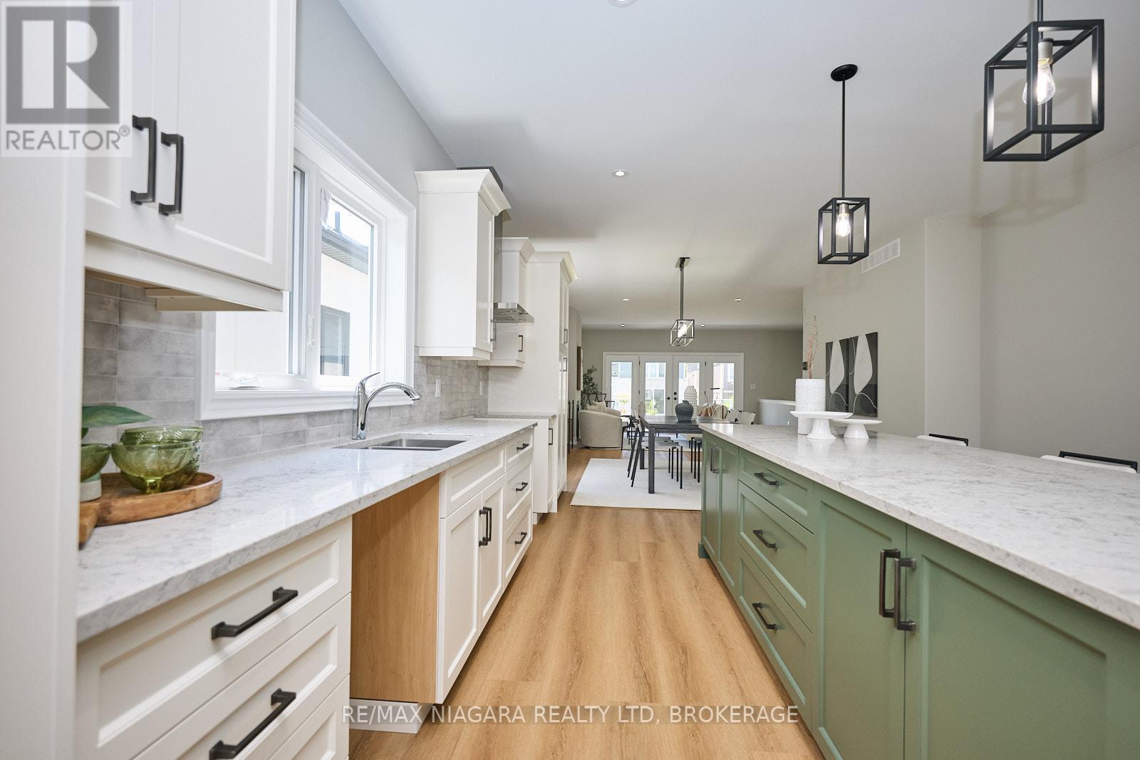 Photo 11 of 21 Sunrise Court N, Fort Erie ON