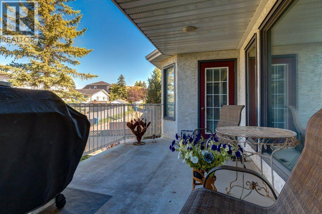 Single Family House Bungalow for Sale in  Hawkdale Circle NW Hawkwood Calgary 