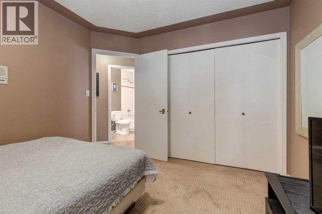 Single Family House Bungalow for Sale in  Hawkdale Circle NW Hawkwood Calgary 