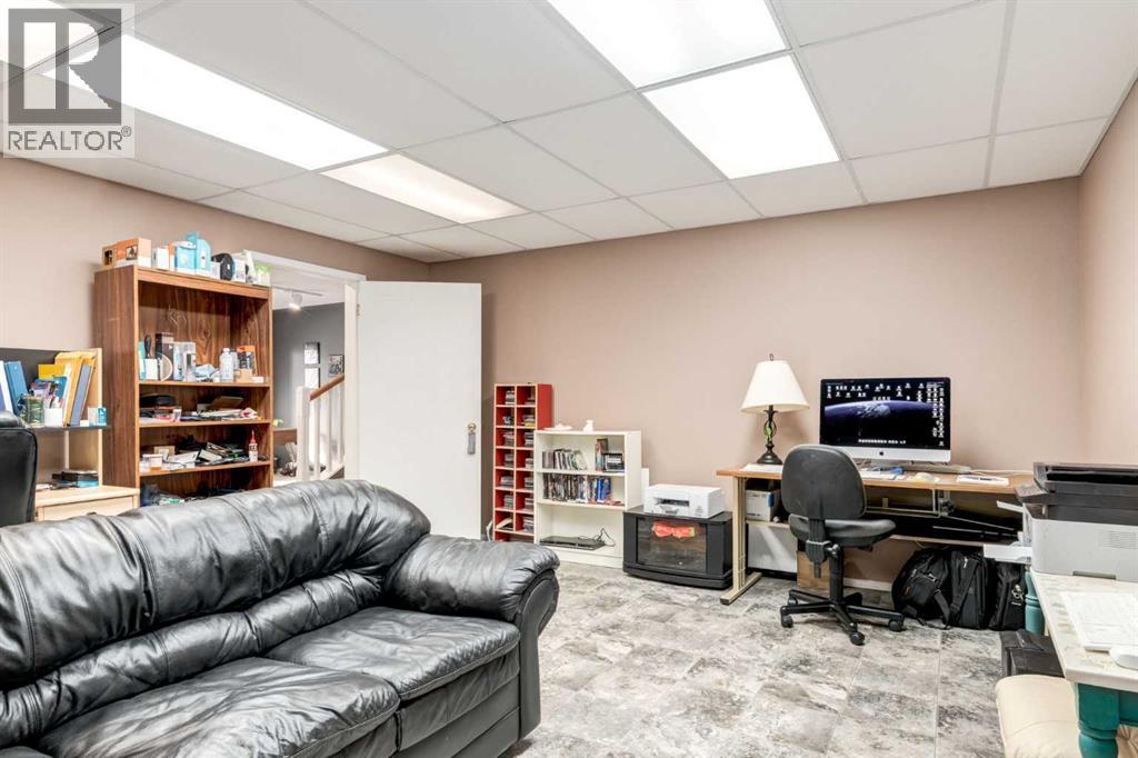 Single Family House Bungalow for Sale in  Hawkdale Circle NW Hawkwood Calgary 