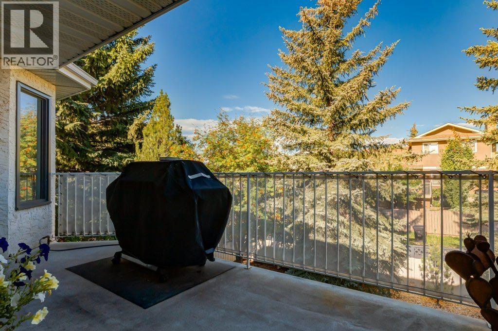 Single Family House Bungalow for Sale in  Hawkdale Circle NW Hawkwood Calgary 