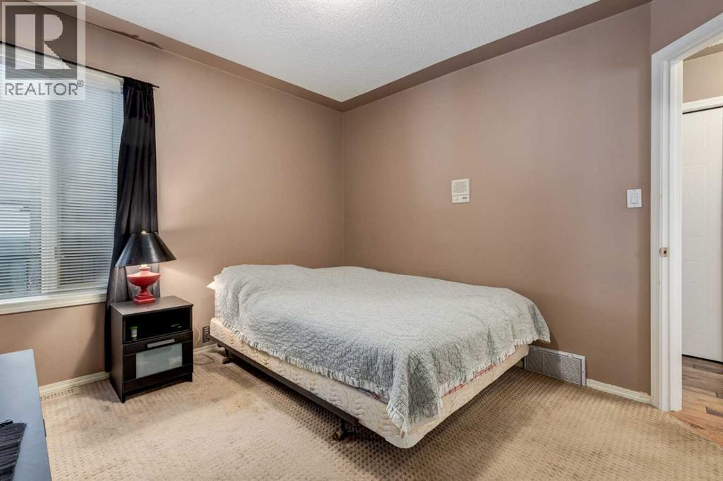 Single Family House Bungalow for Sale in  Hawkdale Circle NW Hawkwood Calgary 