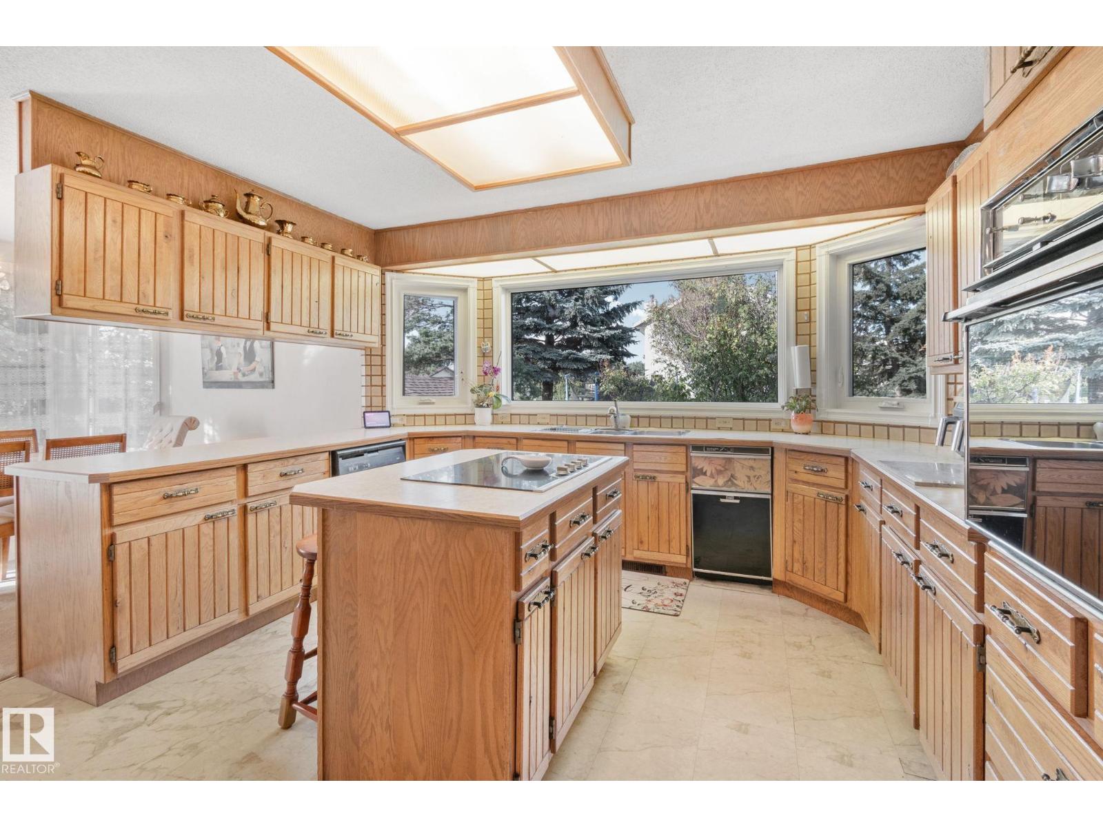 Photo 7 of 1865 104 A St Nw, Edmonton AB