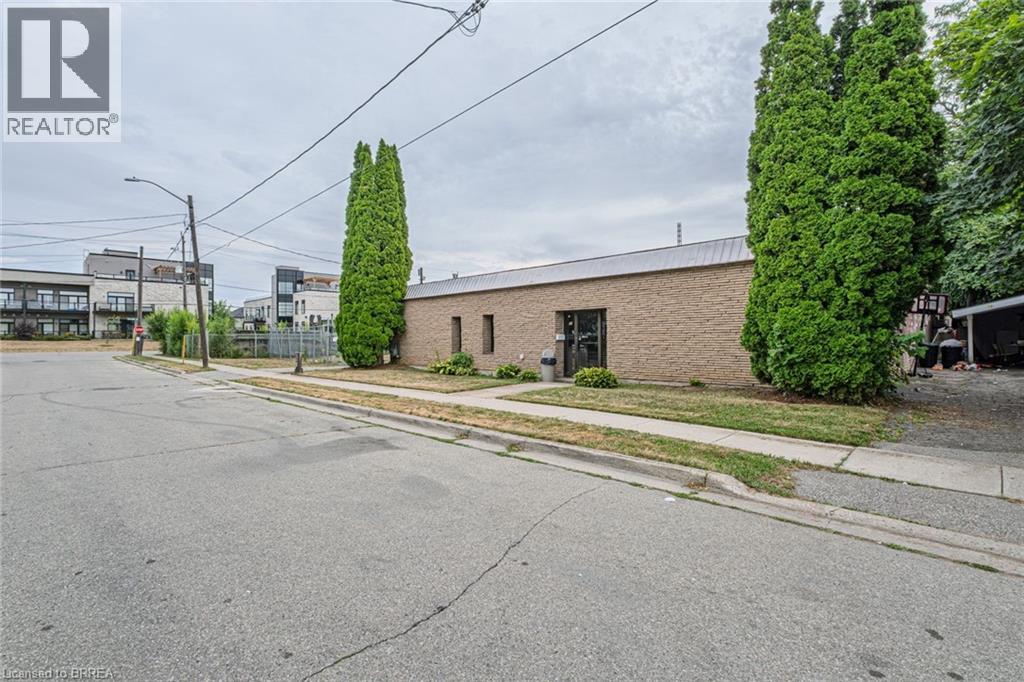 Photo 3 of 17 John Street, Brantford ON