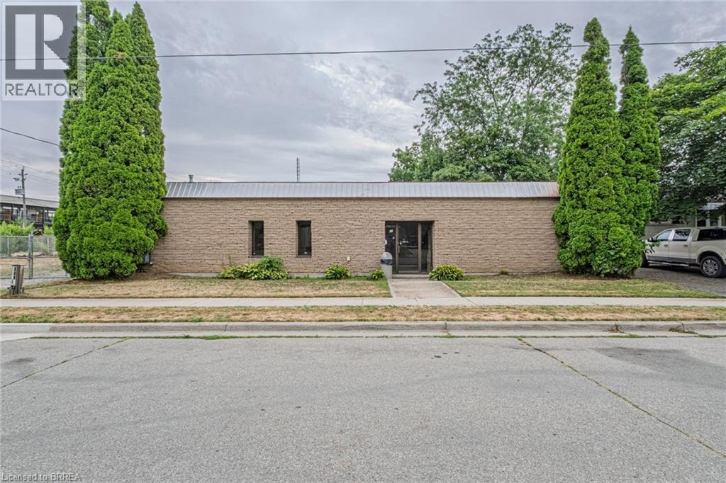 Photo 11 of 17 John Street, Brantford ON