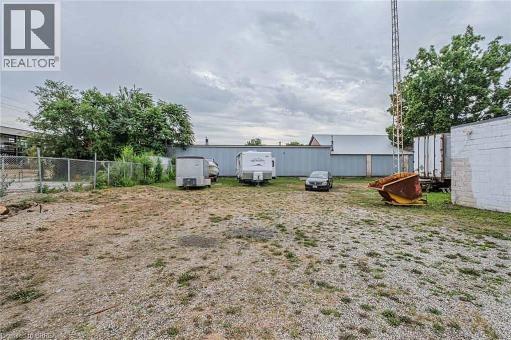 Photo 13 of 17 John Street, Brantford ON