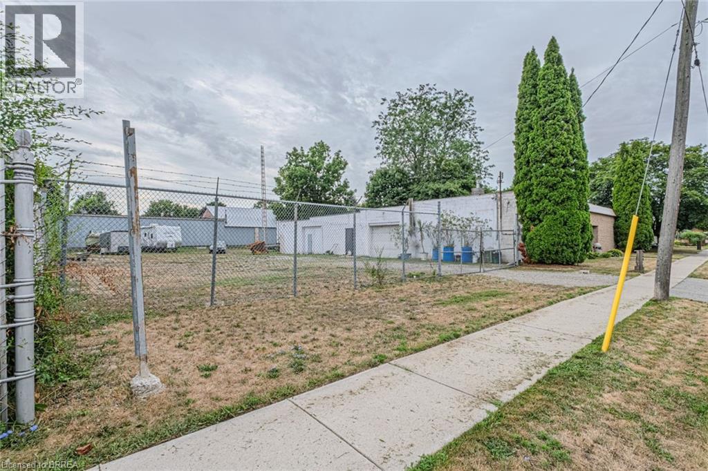 Photo 18 of 17 John Street, Brantford ON