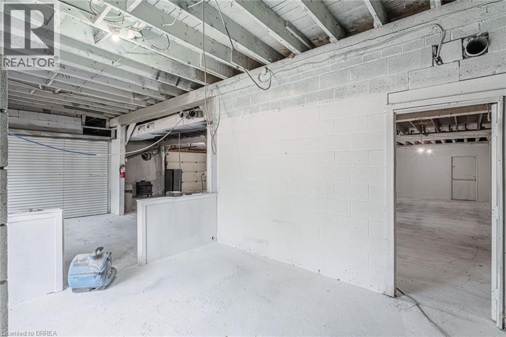 Photo 15 of 17 John Street, Brantford ON