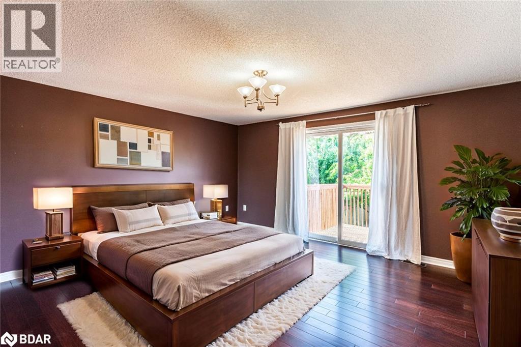 Photo 4 of 261 Mapleton Avenue, Barrie ON