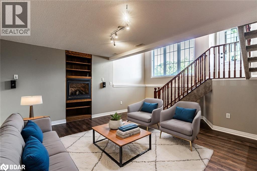 Photo 7 of 261 Mapleton Avenue, Barrie ON