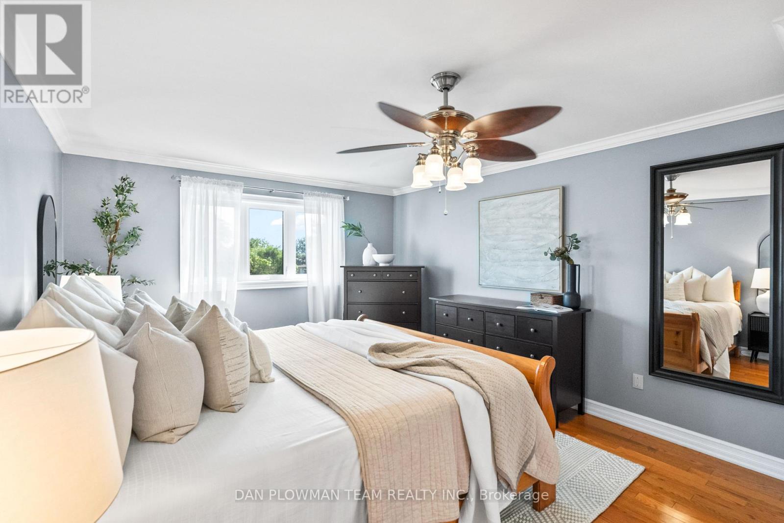 Photo 39 of 18 Headlands Crescent, Whitby ON