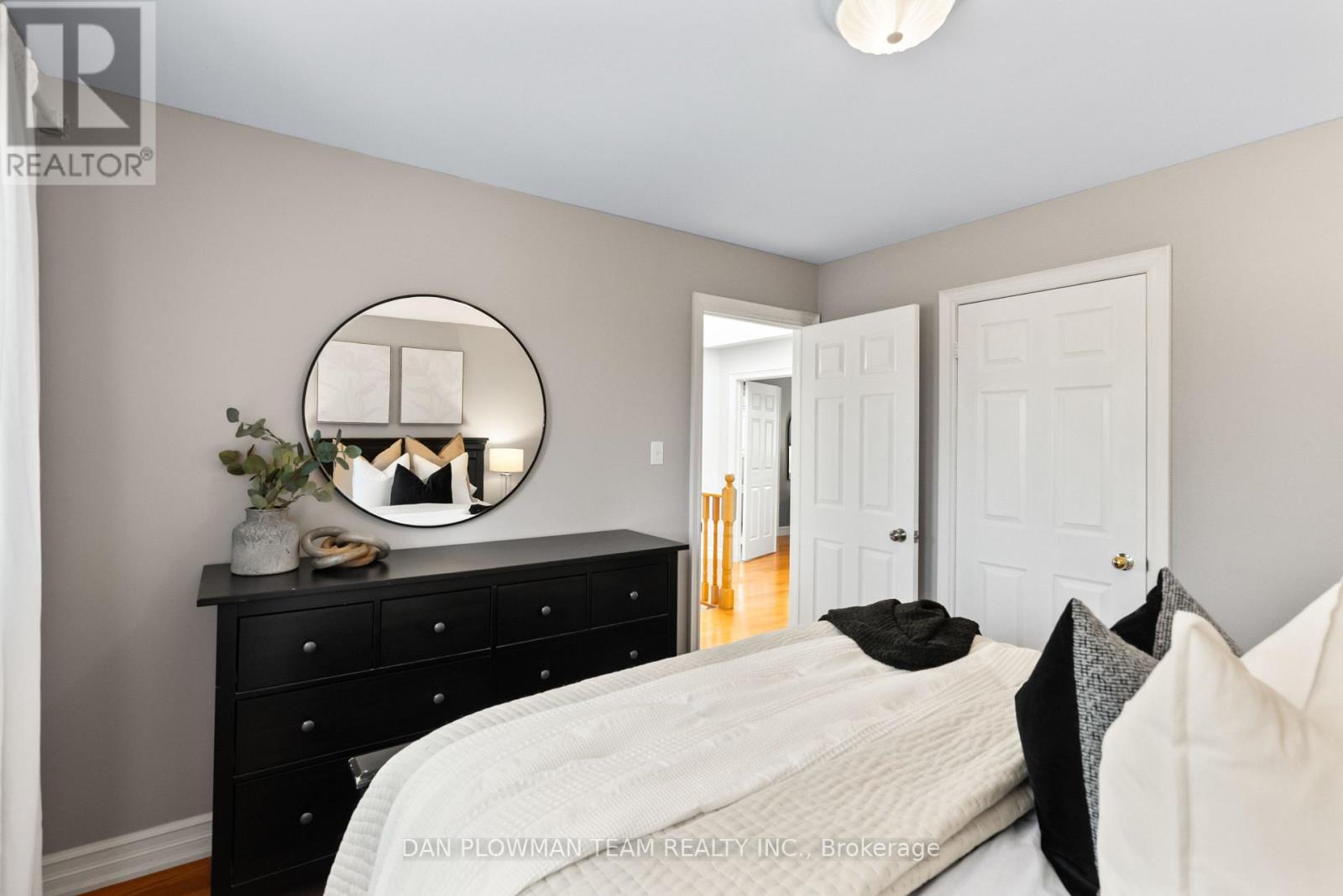 Photo 14 of 18 Headlands Crescent, Whitby ON