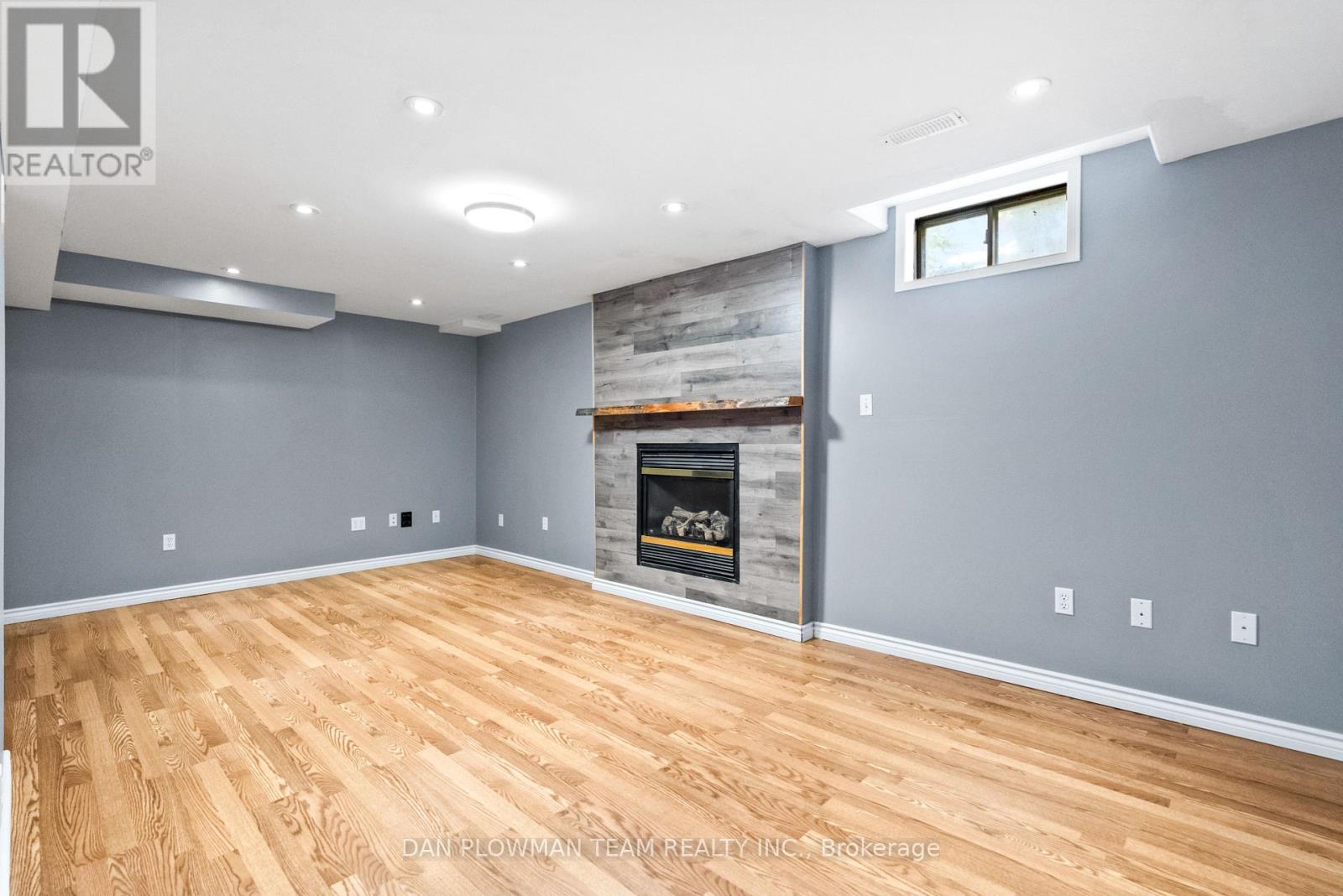 Photo 6 of 18 Headlands Crescent, Whitby ON