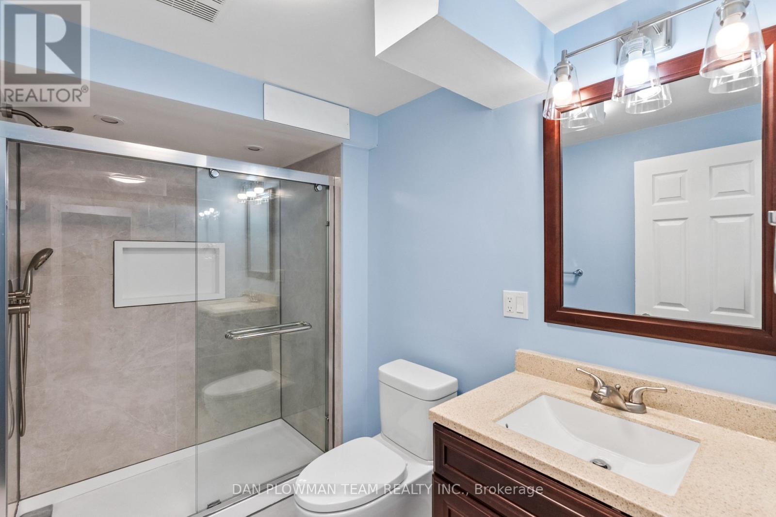Photo 1 of 18 Headlands Crescent, Whitby ON