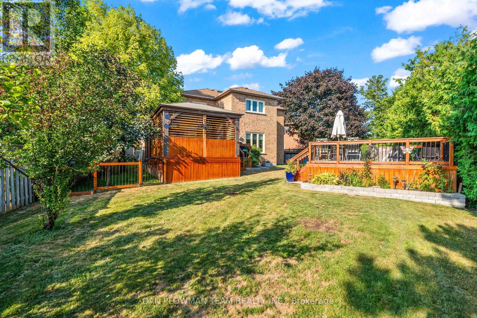 Photo 33 of 18 Headlands Crescent, Whitby ON