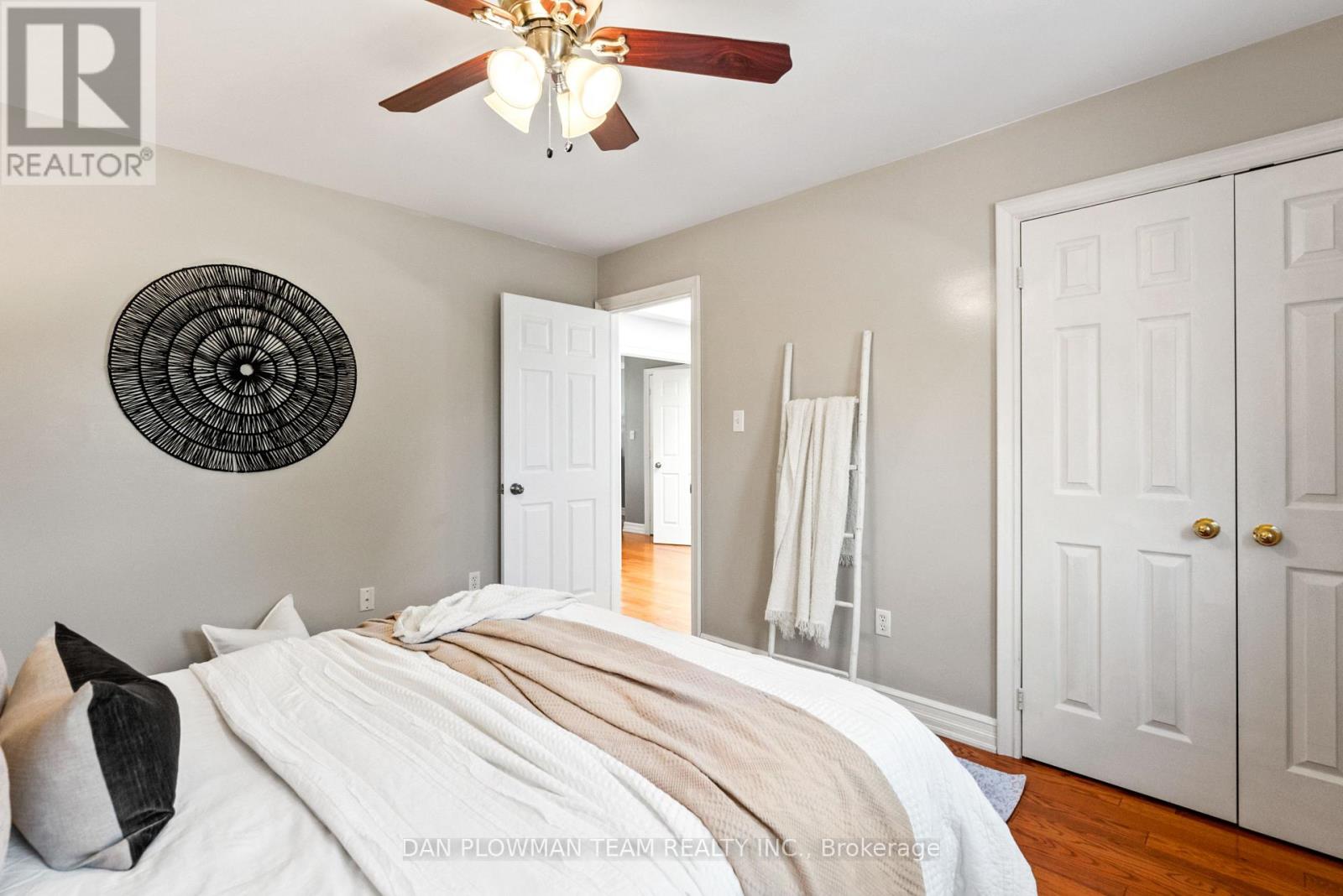 Photo 25 of 18 Headlands Crescent, Whitby ON