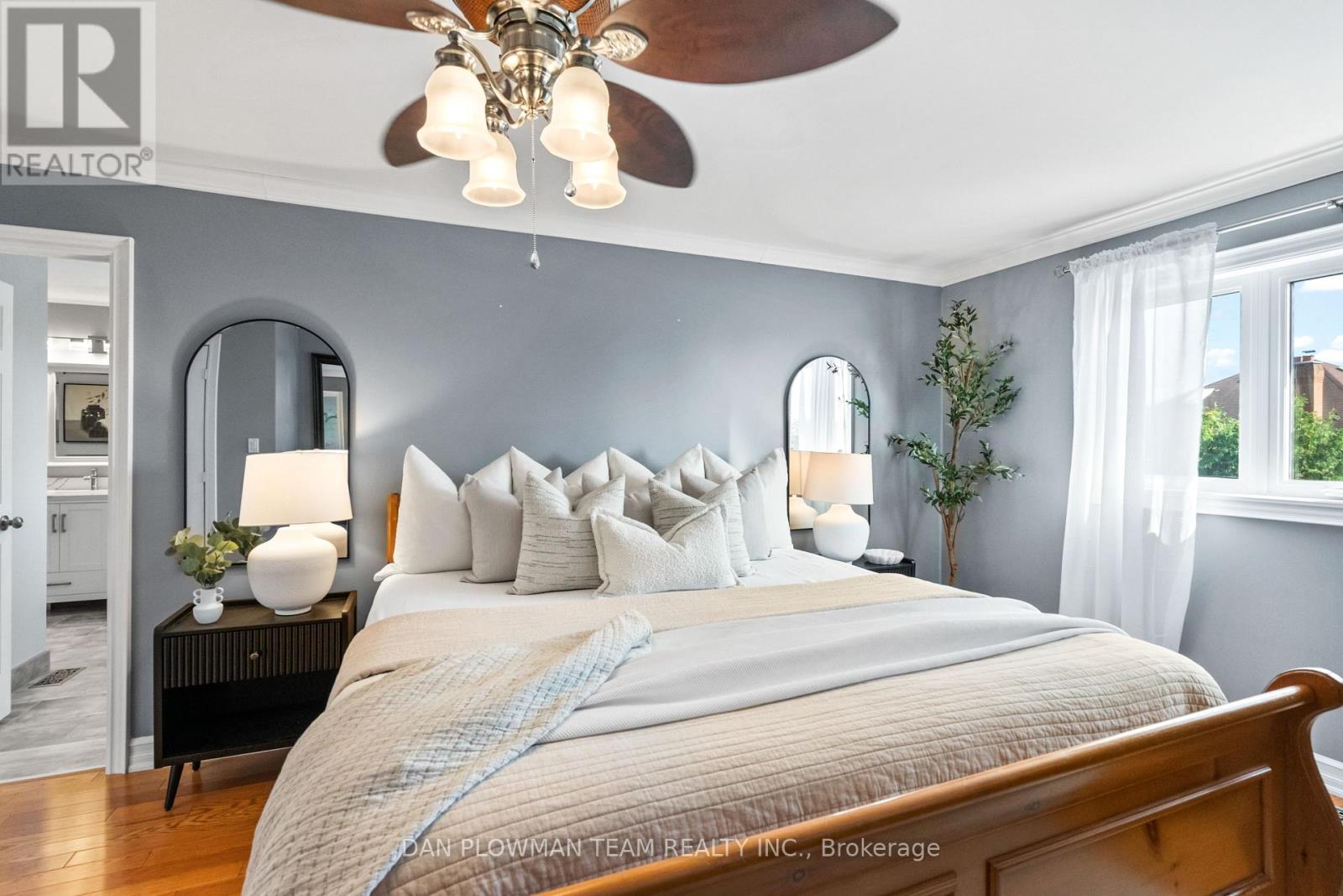 Photo 31 of 18 Headlands Crescent, Whitby ON