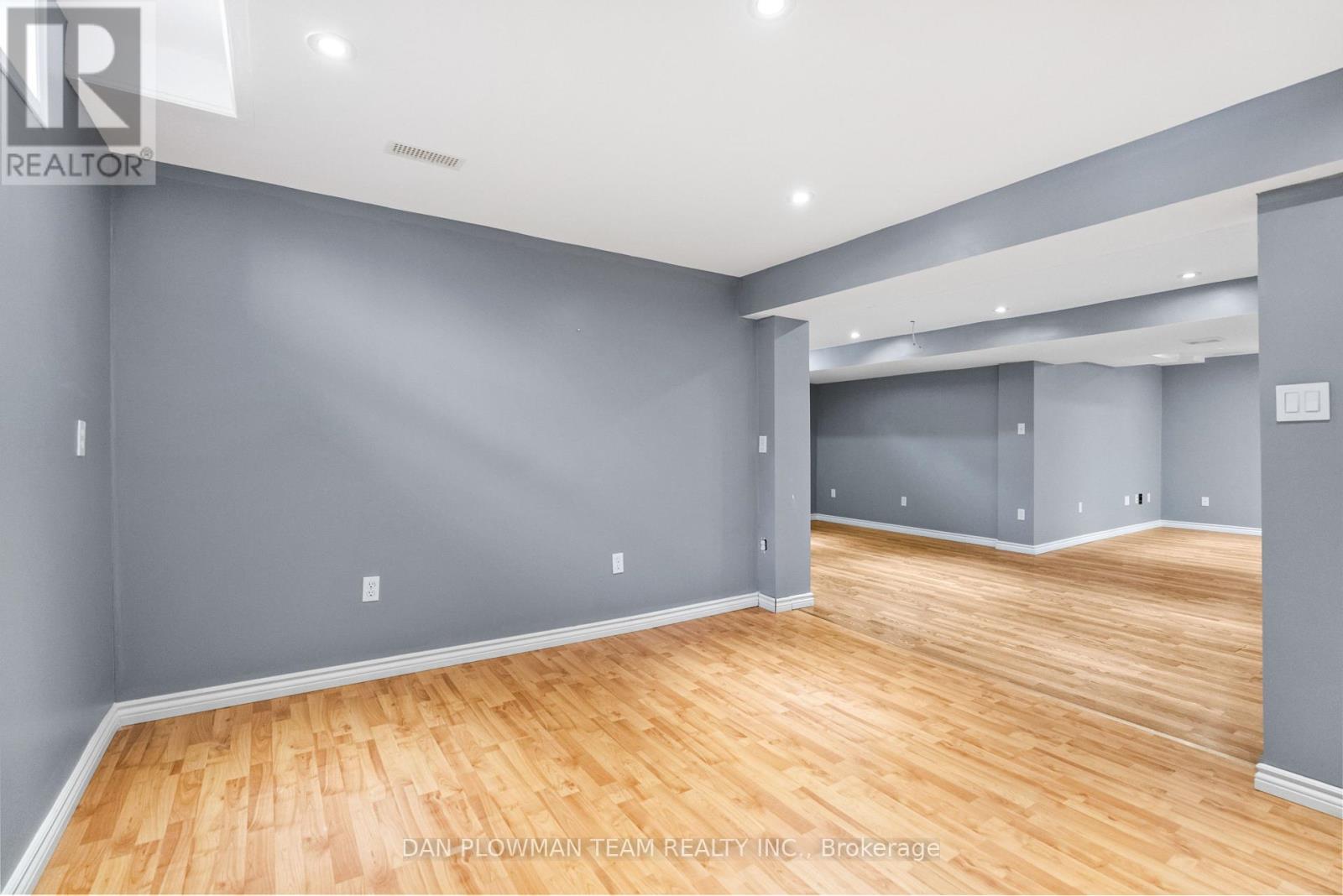 Photo 10 of 18 Headlands Crescent, Whitby ON