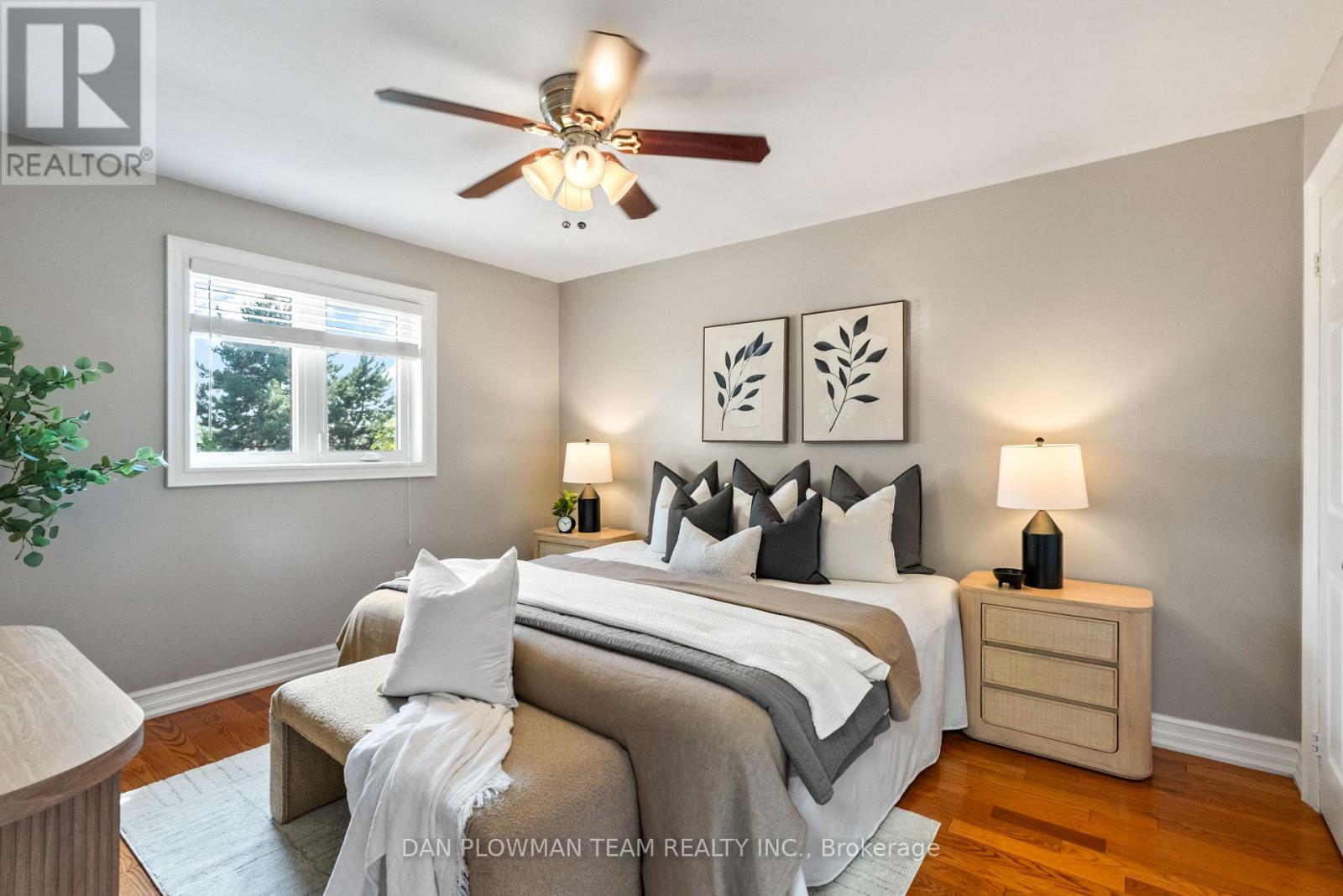 Photo 9 of 18 Headlands Crescent, Whitby ON
