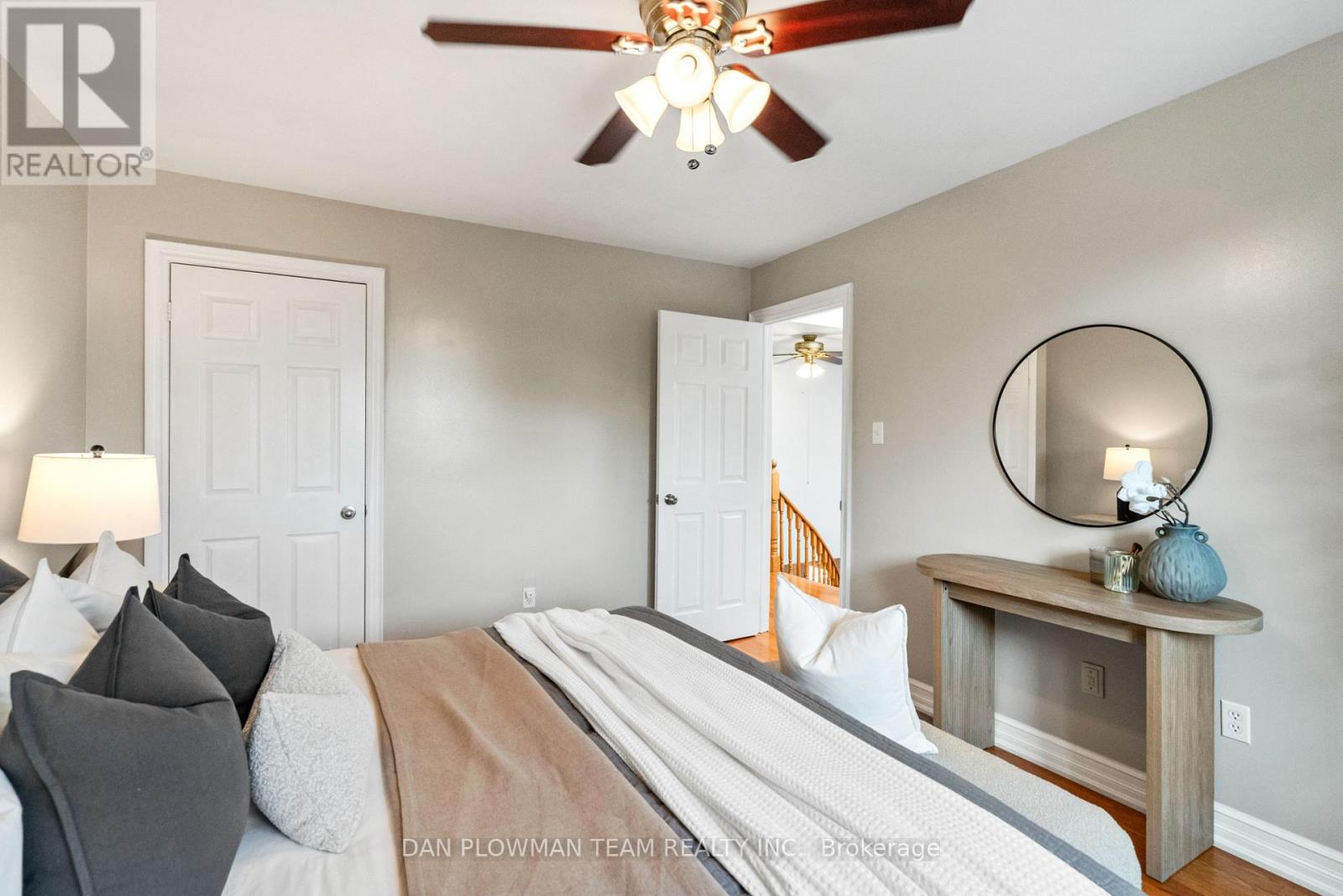 Photo 19 of 18 Headlands Crescent, Whitby ON
