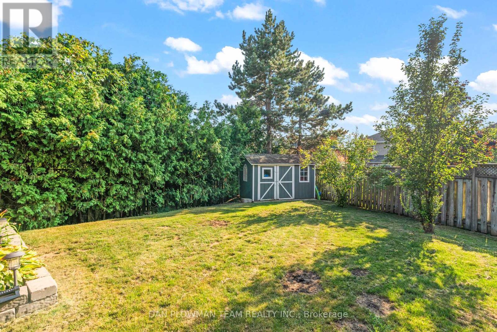 Photo 47 of 18 Headlands Crescent, Whitby ON