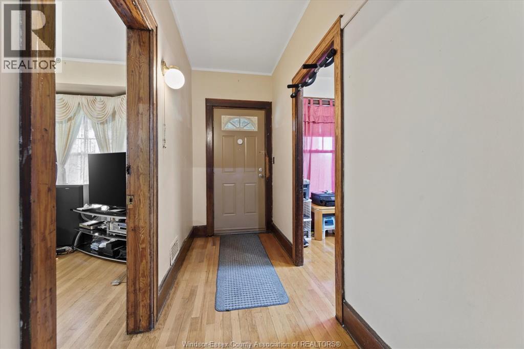 Photo 13 of 622 Janette Avenue, Windsor ON