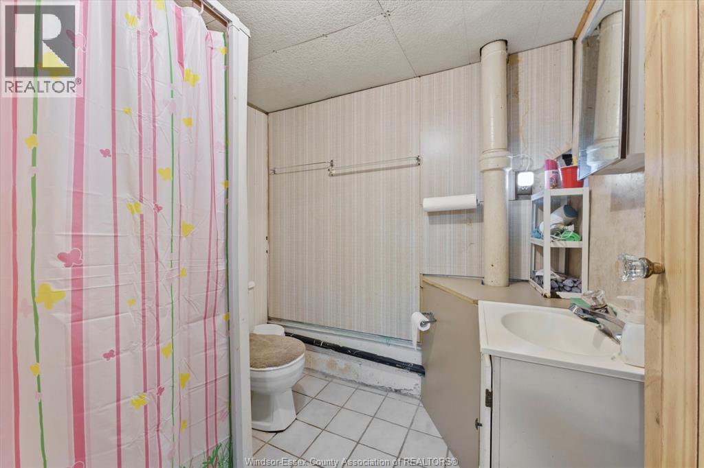 Photo 4 of 622 Janette Avenue, Windsor ON