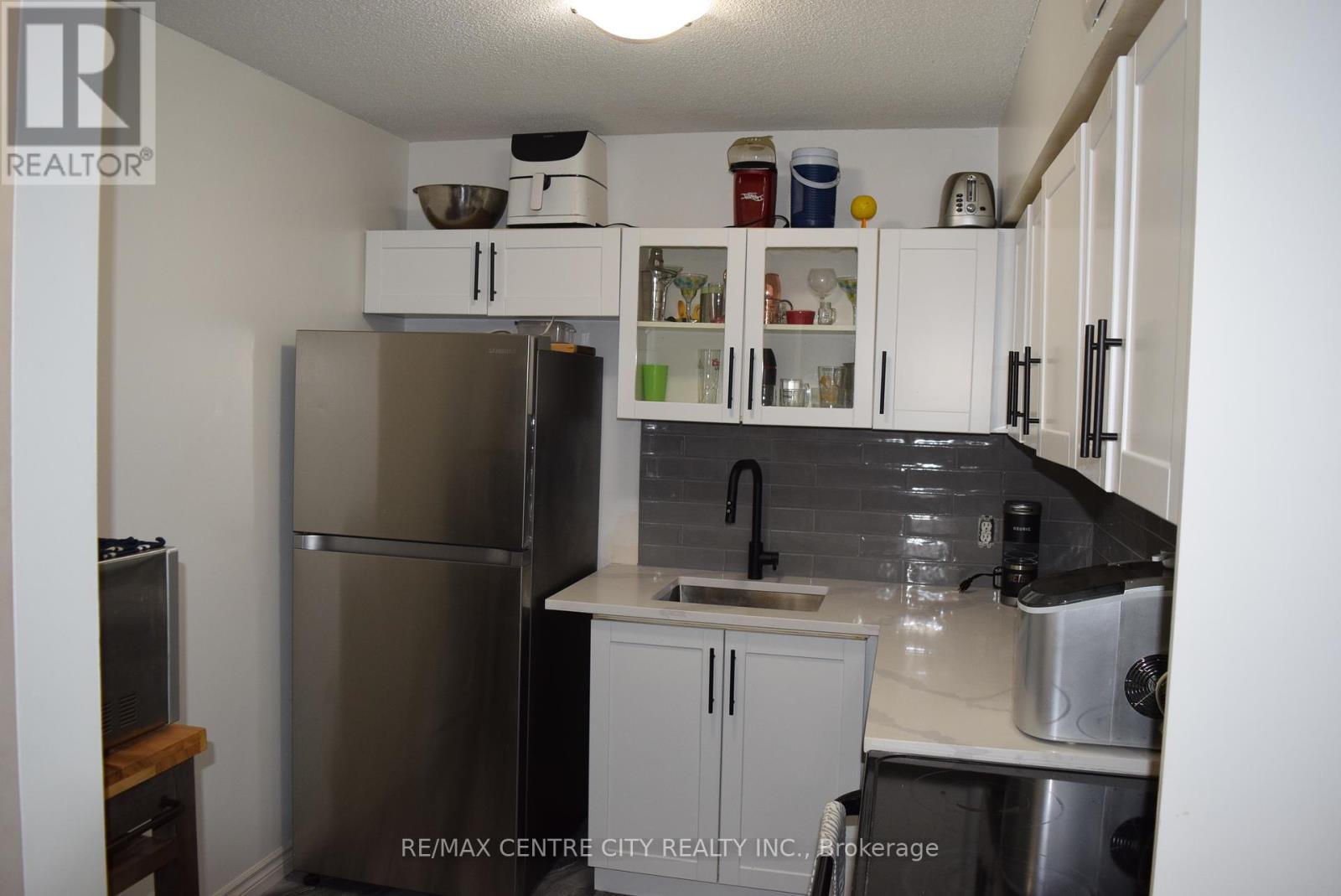 #207 5 JACKSWAY CRESCENT - 17
