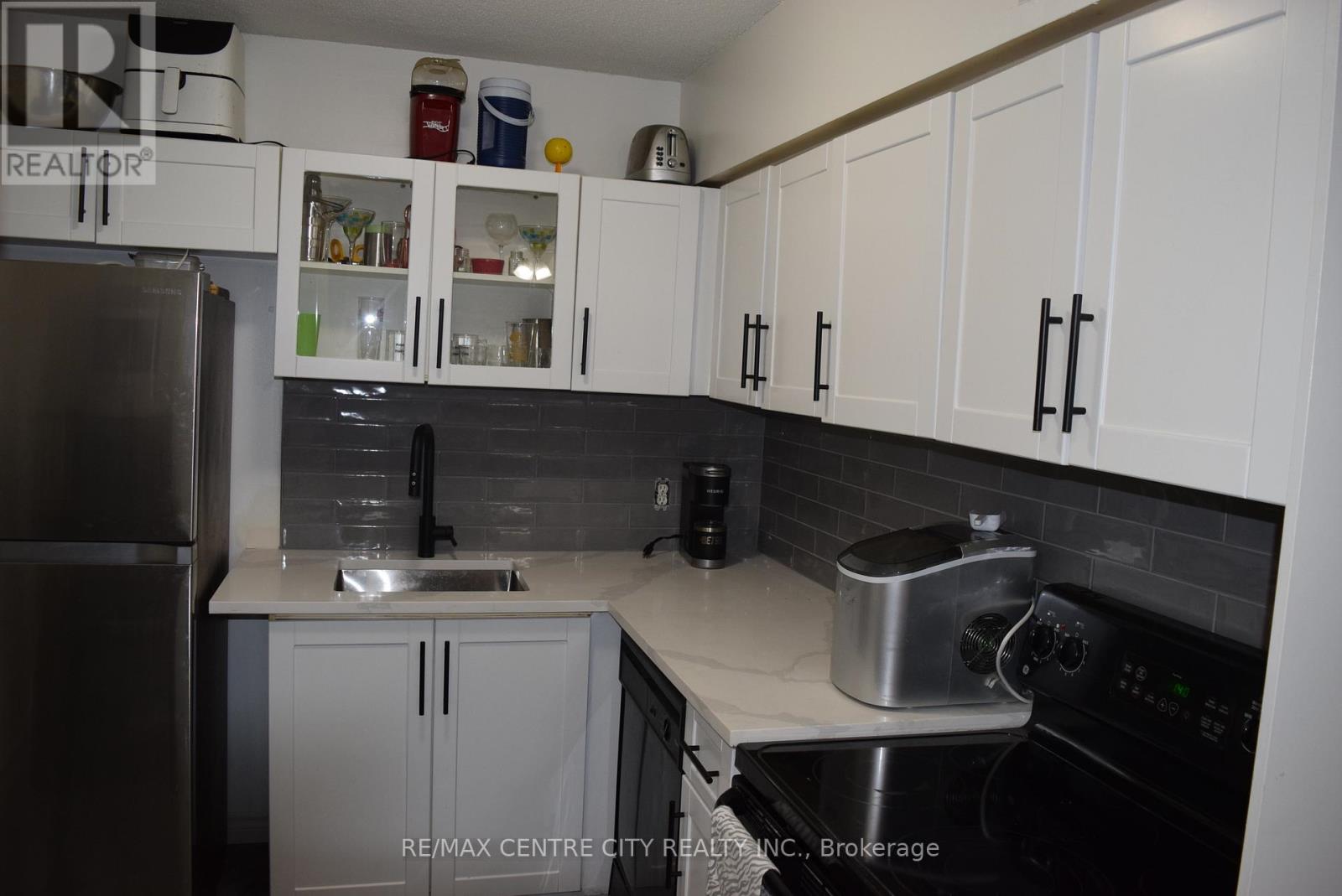 #207 5 JACKSWAY CRESCENT - 18