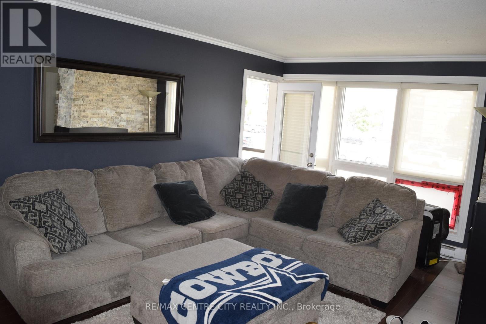 #207 5 JACKSWAY CRESCENT - 19