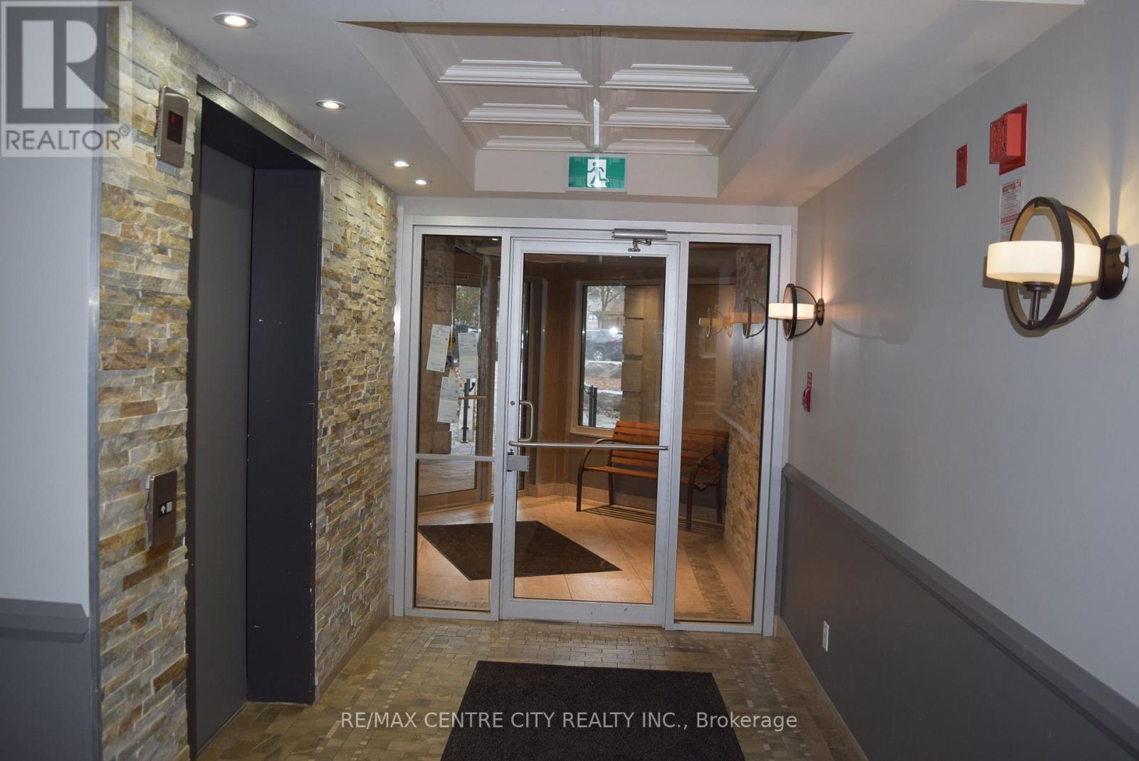 #207 5 JACKSWAY CRESCENT - 2