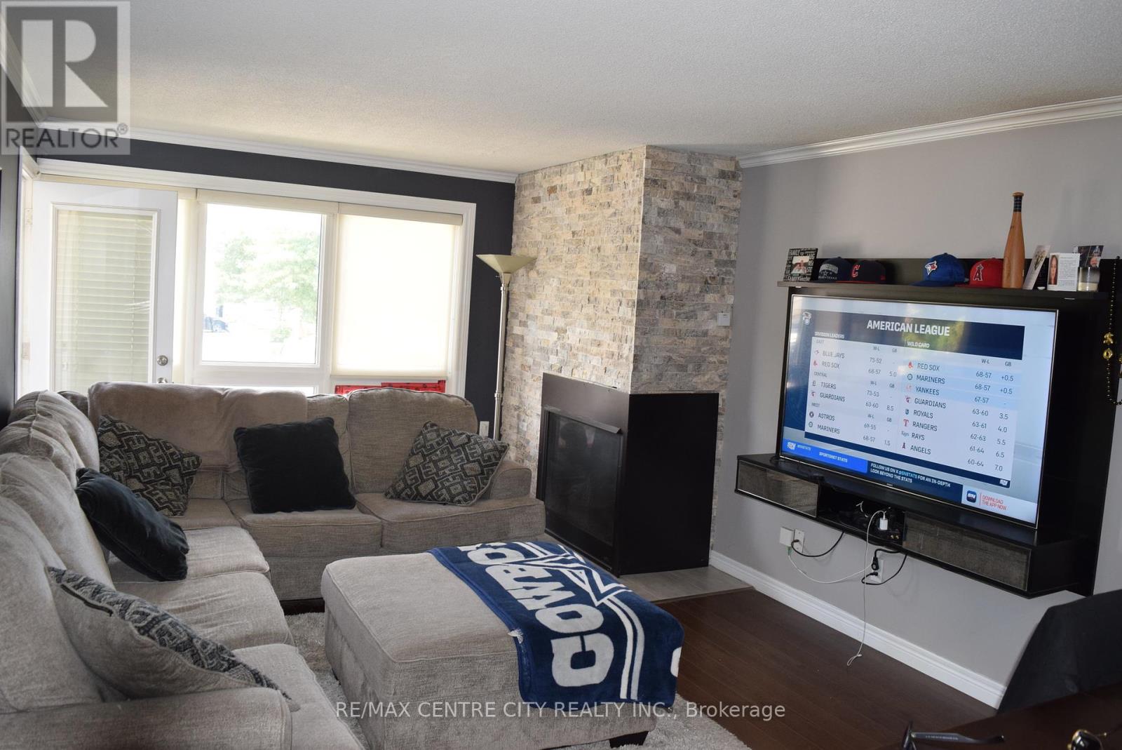 #207 5 JACKSWAY CRESCENT - 6