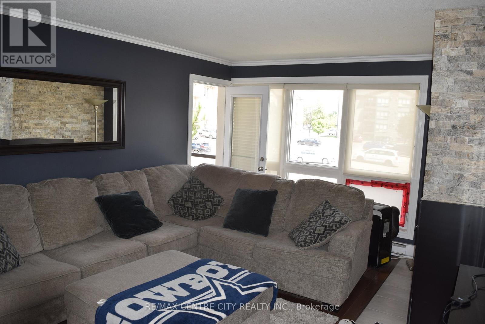 #207 5 JACKSWAY CRESCENT - 7