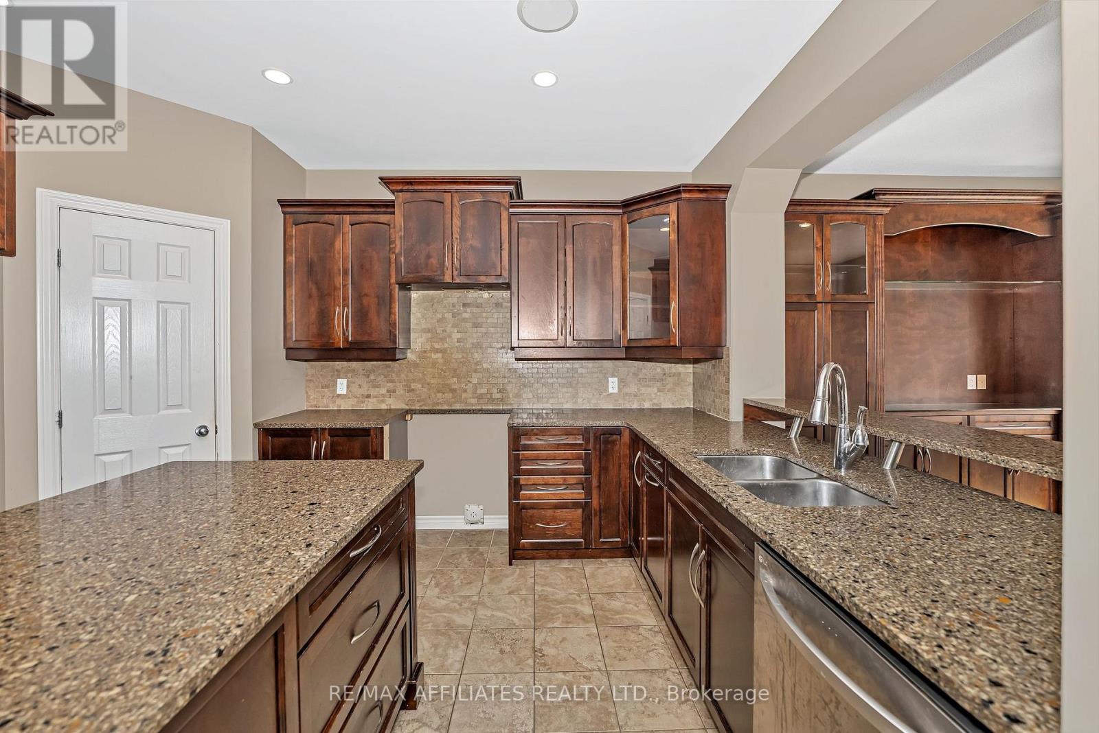Photo 7 of 994 Fieldfair Way, Ottawa ON