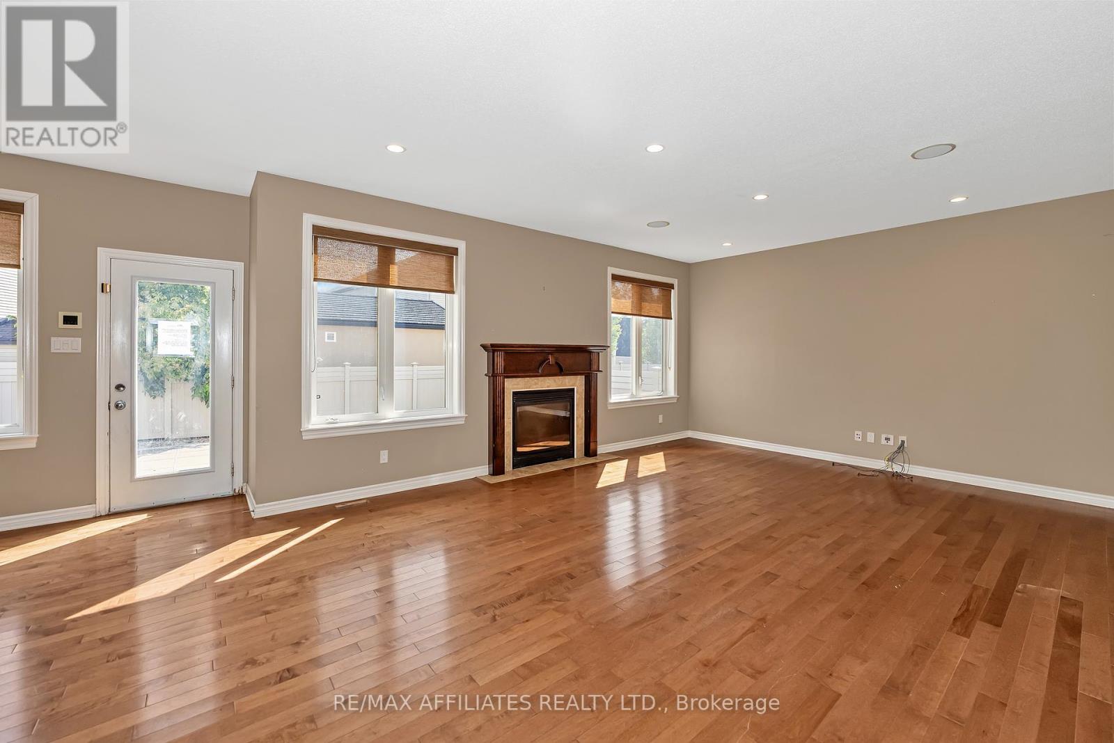 Photo 4 of 994 Fieldfair Way, Ottawa ON