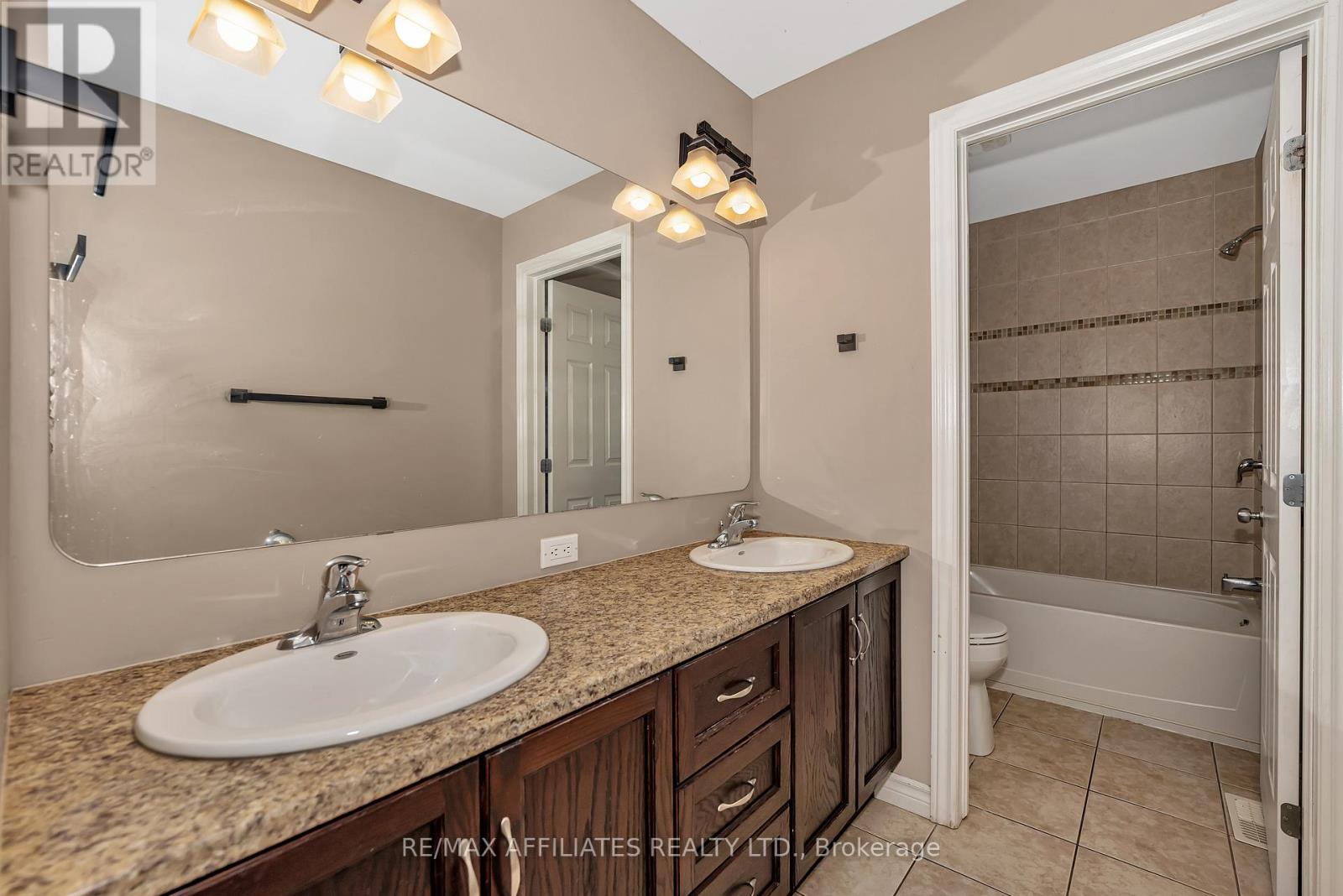Photo 36 of 994 Fieldfair Way, Ottawa ON