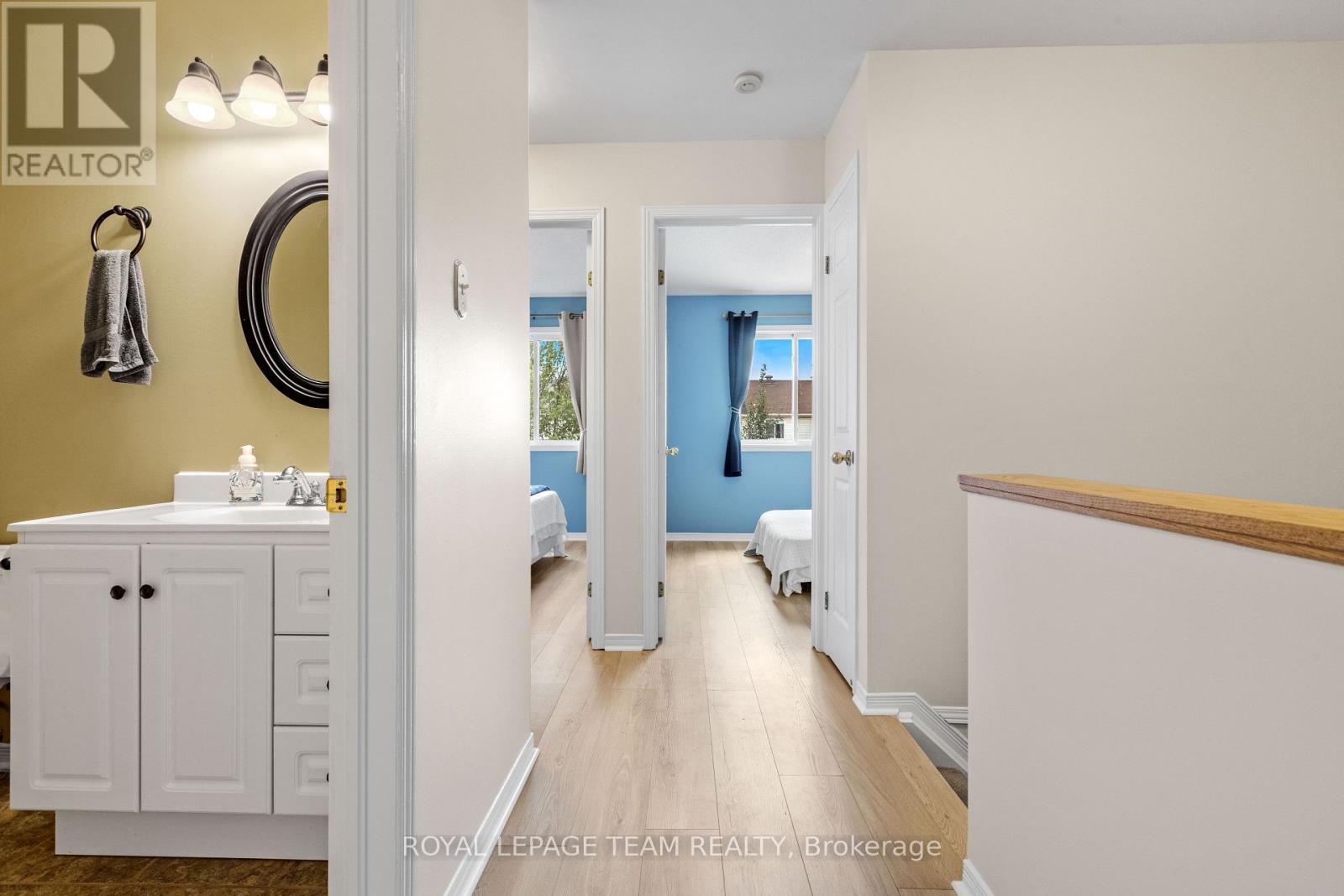 Photo 18 of 221 Longshire Circle, Ottawa ON