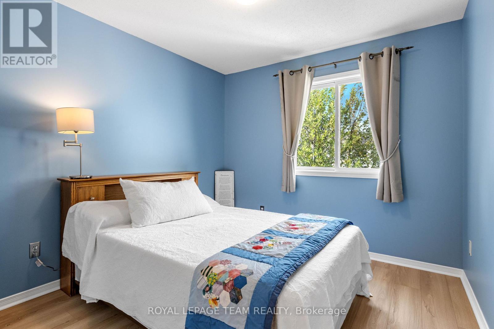 Photo 20 of 221 Longshire Circle, Ottawa ON