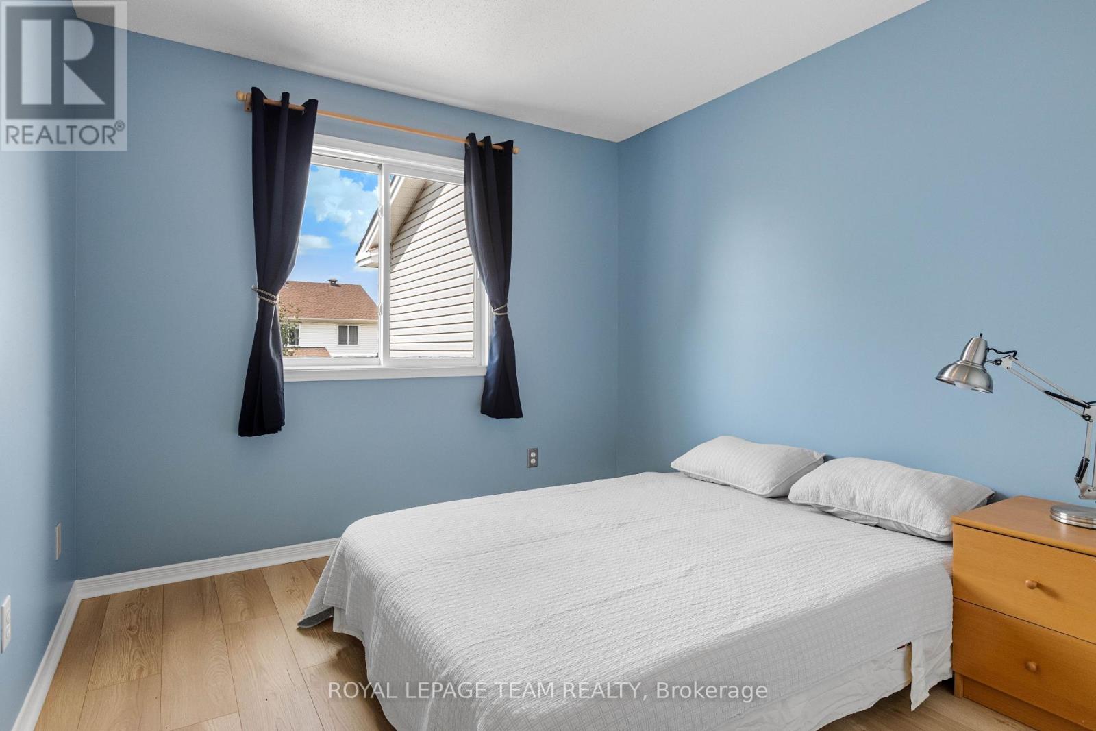 Photo 22 of 221 Longshire Circle, Ottawa ON