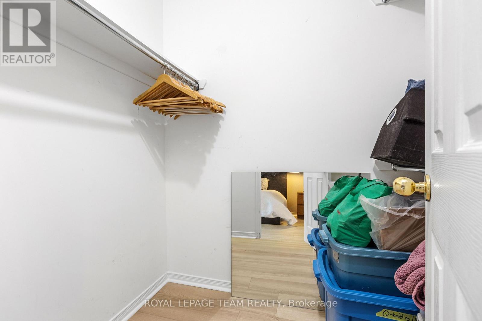 Photo 25 of 221 Longshire Circle, Ottawa ON